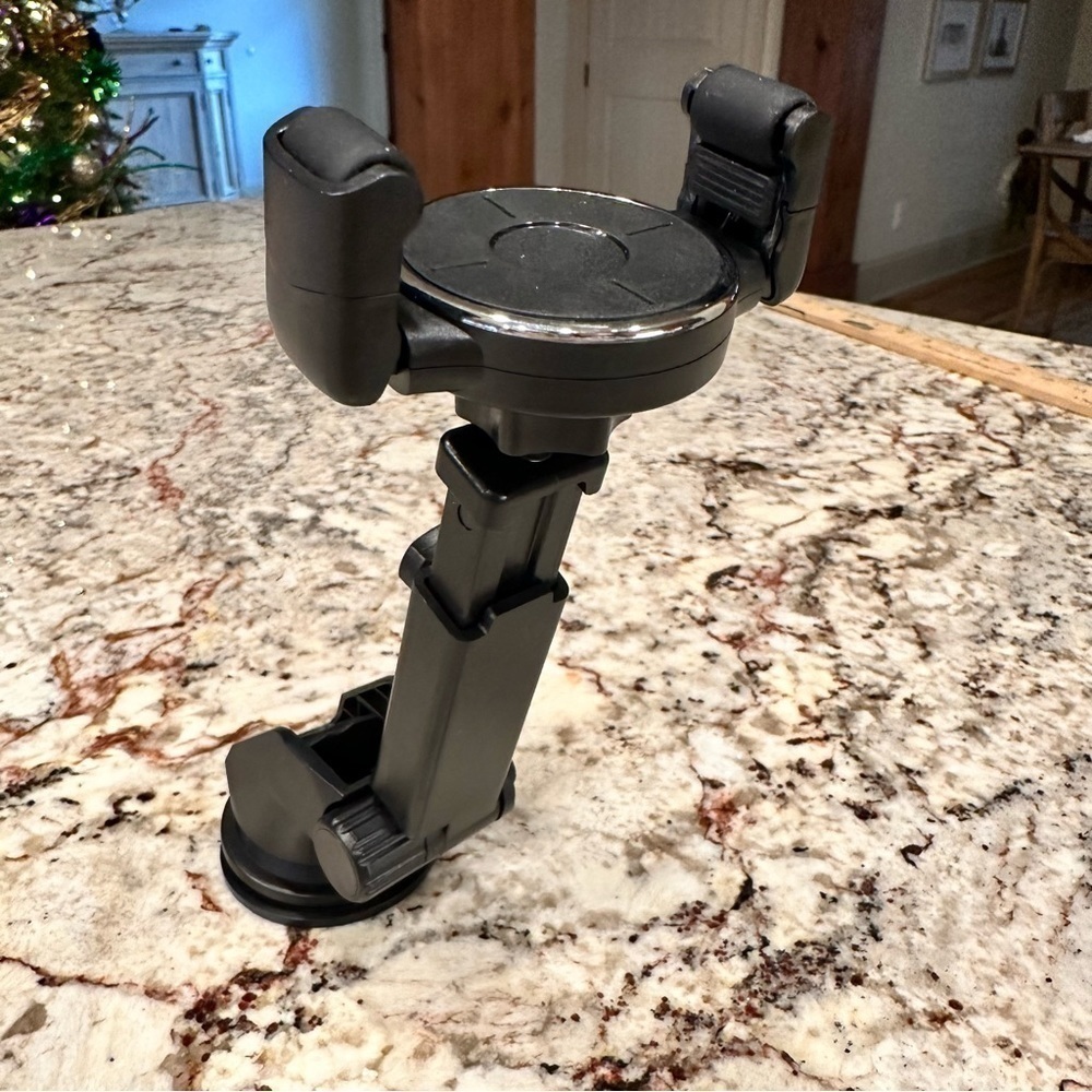 Universal car phone mount